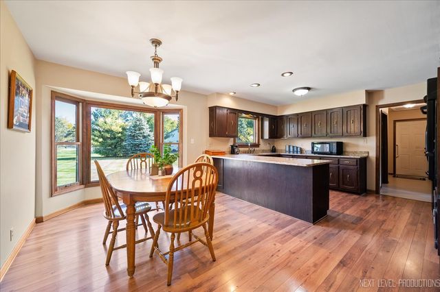 39W955 Deer Run Drive, St. Charles, IL 60175