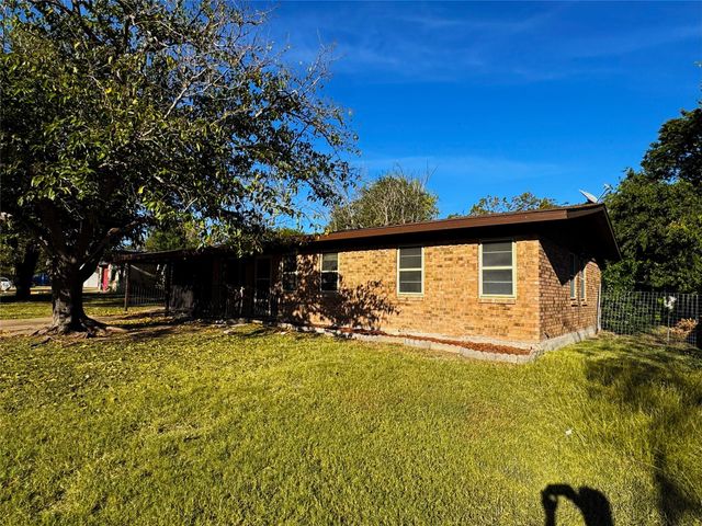 305 Highland Drive, Burnet, TX 78611