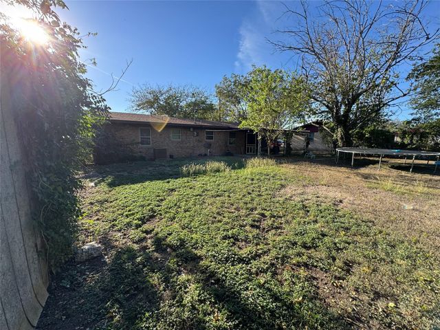 305 Highland Drive, Burnet, TX 78611