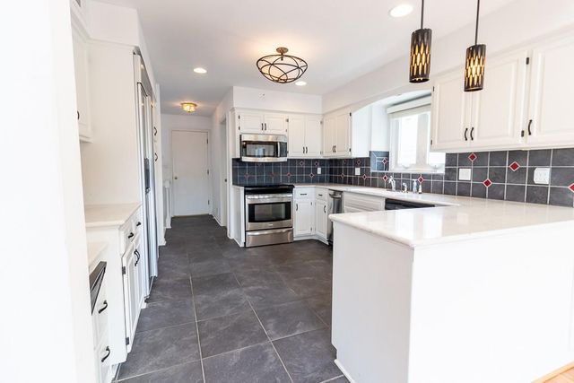 5225 W 122nd Street, Overland Park, KS 66209