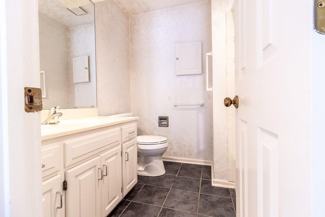 5225 W 122nd Street, Overland Park, KS 66209