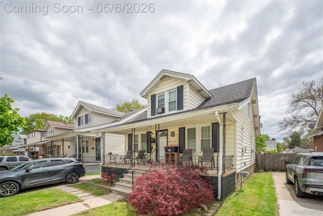 7276 Engleman, Center Line, MI 48015