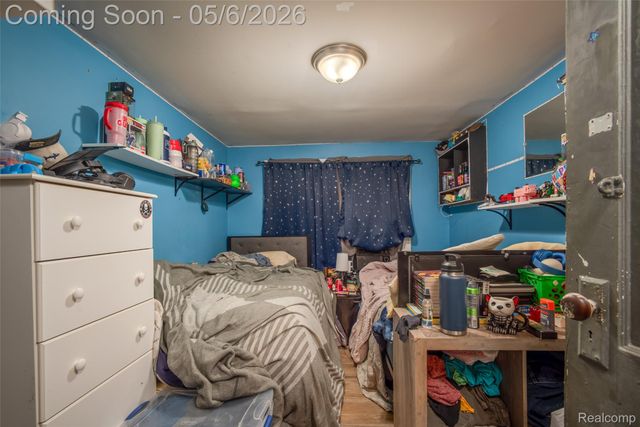 7276 Engleman, Center Line, MI 48015