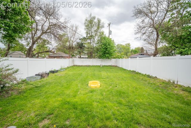 7276 Engleman, Center Line, MI 48015