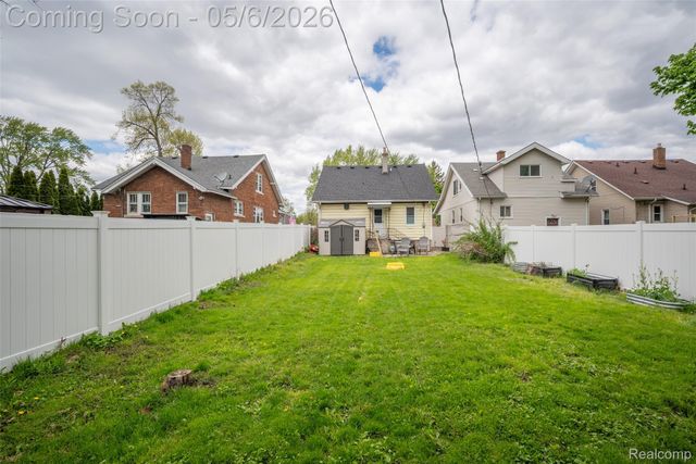 7276 Engleman, Center Line, MI 48015