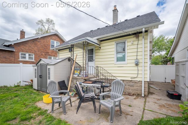 7276 Engleman, Center Line, MI 48015
