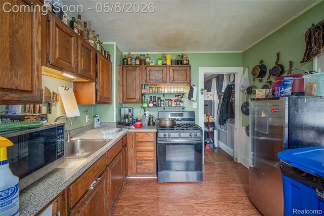 7276 Engleman, Center Line, MI 48015