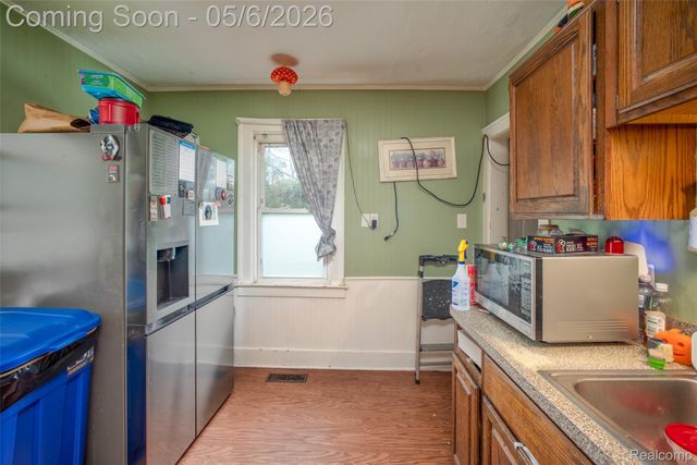 7276 Engleman, Center Line, MI 48015