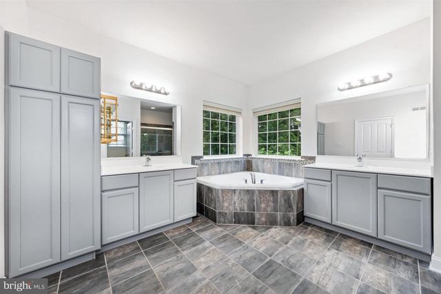 54 WESTHAMPTON DR, Wilmington, DE 19808
