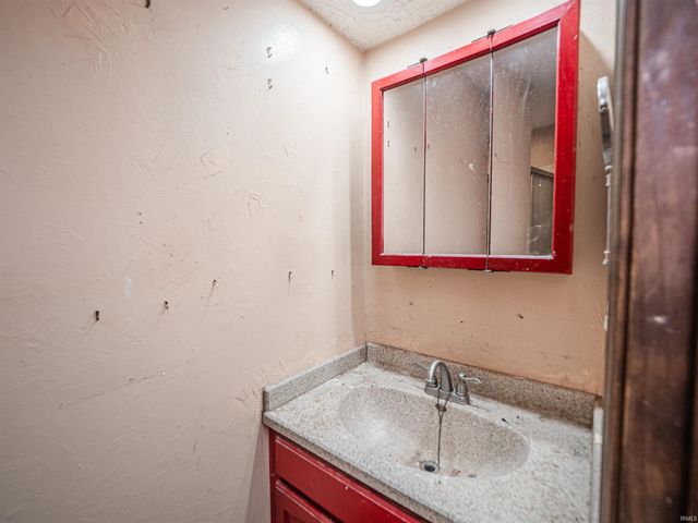 6709 Lincoln Avenue, Evansville, IN 47715