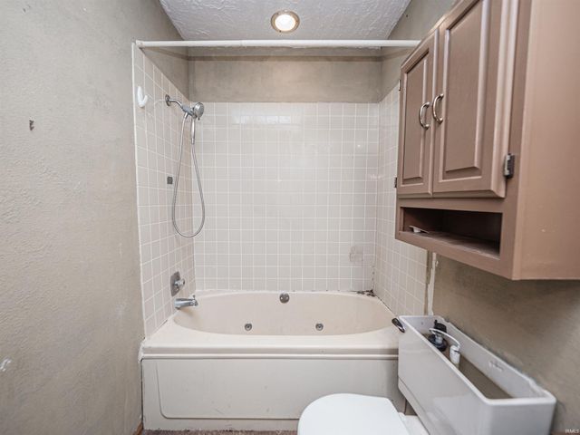 6709 Lincoln Avenue, Evansville, IN 47715
