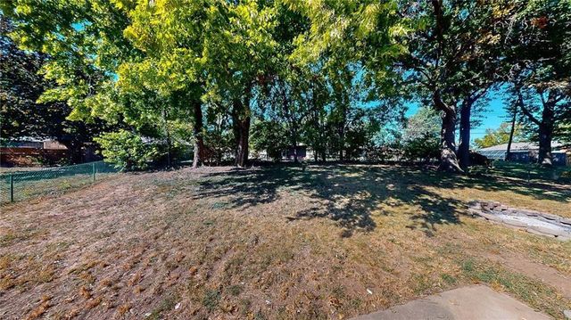 909 NW Range Street, Blue Springs, MO 64015