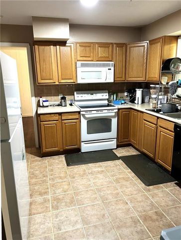 909 NW Range Street, Blue Springs, MO 64015