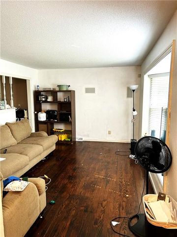 909 NW Range Street, Blue Springs, MO 64015