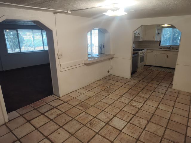 204 Garcia Road NE, Albuquerque, NM 87113