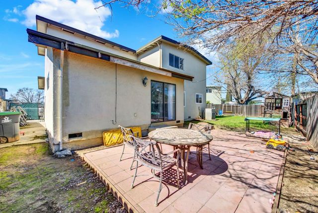 1424 Mckinley St, Fairfield, CA 94533