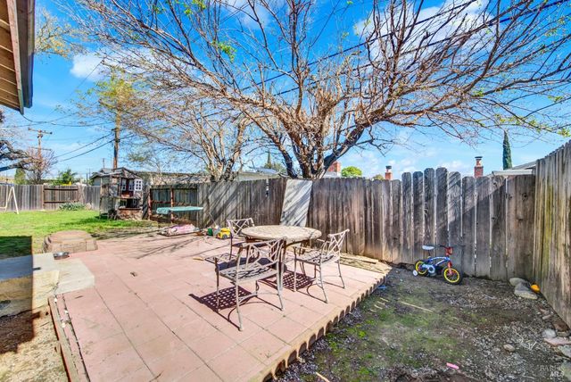 1424 Mckinley St, Fairfield, CA 94533