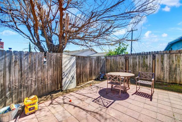 1424 Mckinley St, Fairfield, CA 94533