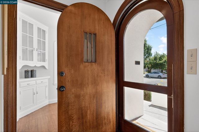 714 Arbor Dr, San Leandro, CA 94577