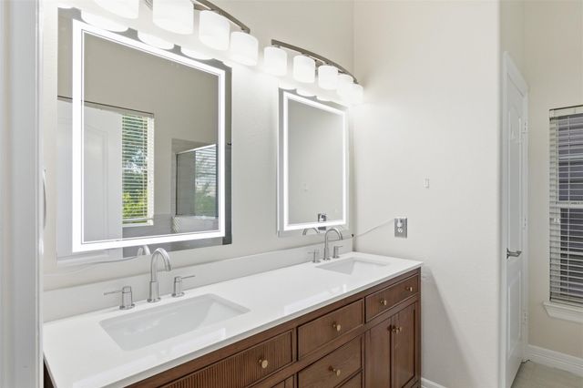 901 Mckinney Park Lane, Houston, TX 77003