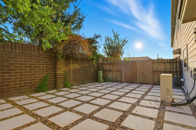 901 Mckinney Park Lane, Houston, TX 77003