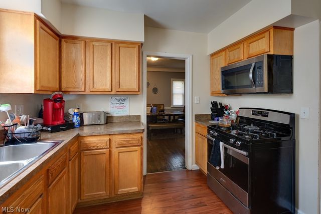 16612 Glendale Avenue, Cleveland, OH 44128