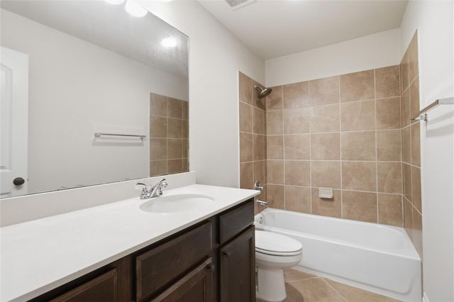 2405 Barton Shores Drive, Pearland, TX 77584
