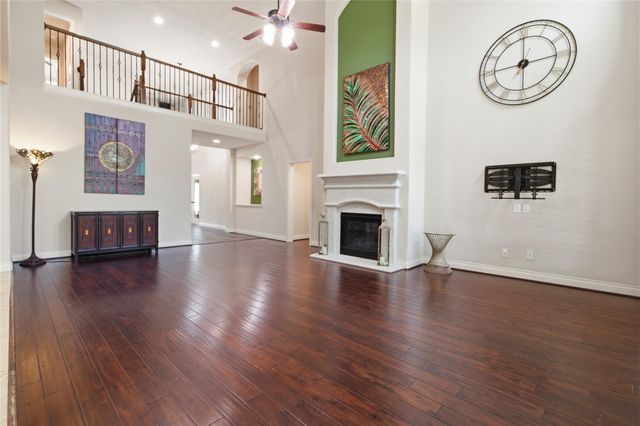 2405 Barton Shores Drive, Pearland, TX 77584