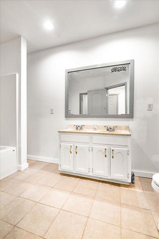 11 M J B Drive, London, KY 40744