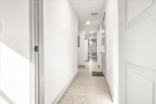 11 M J B Drive, London, KY 40744