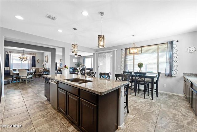 2430 E HAZELTINE Way, Gilbert, AZ 85298