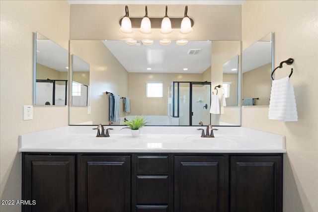 2430 E HAZELTINE Way, Gilbert, AZ 85298