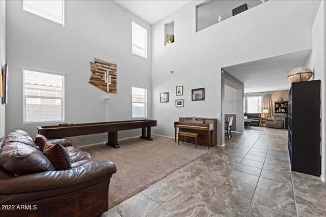 2430 E HAZELTINE Way, Gilbert, AZ 85298