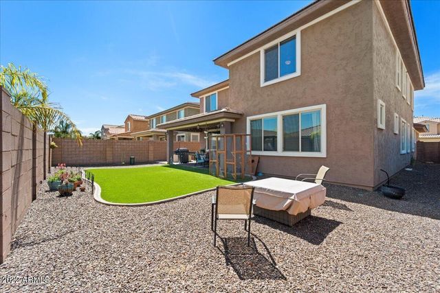 2430 E HAZELTINE Way, Gilbert, AZ 85298