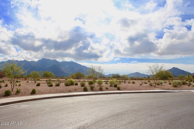 2430 E HAZELTINE Way, Gilbert, AZ 85298