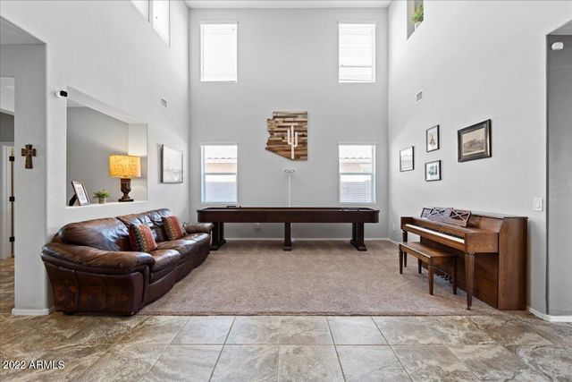 2430 E HAZELTINE Way, Gilbert, AZ 85298