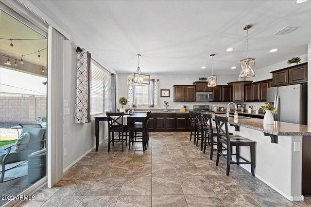 2430 E HAZELTINE Way, Gilbert, AZ 85298