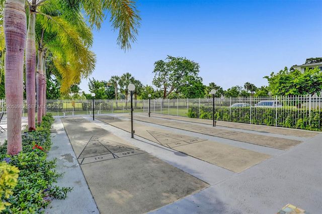 1000 Hillcrest Ct 214, Hollywood, FL 33021