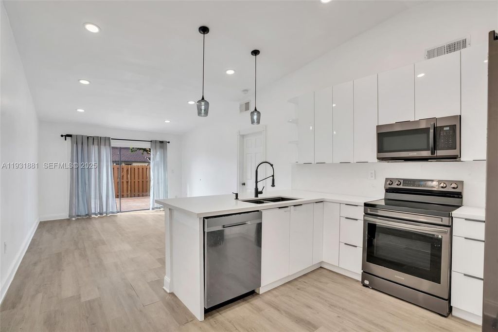 1330 SW 135th Ct, Miami, FL 33184