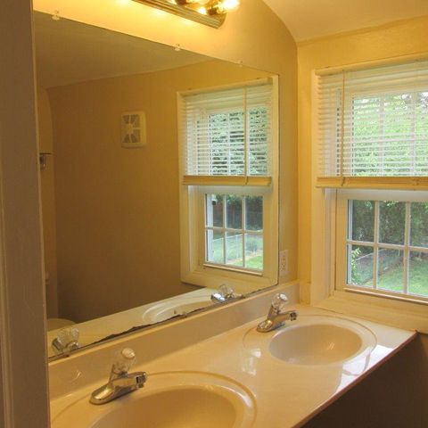 5240 Hawthorne RD, Roanoke, VA 24012