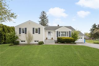 45 Harvey Road, Middletown, RI 02842