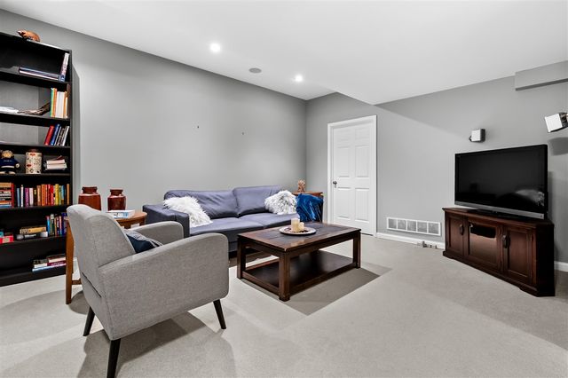 9731 Southern Oaks Court, Portage, MI 49002