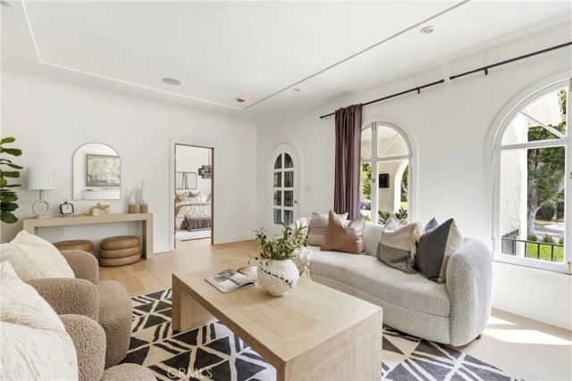 1519 Courtney Avenue, Los Angeles, CA 90046