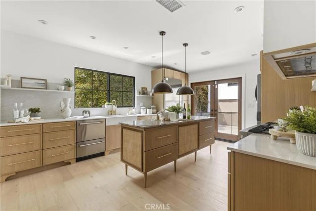 1519 Courtney Avenue, Los Angeles, CA 90046