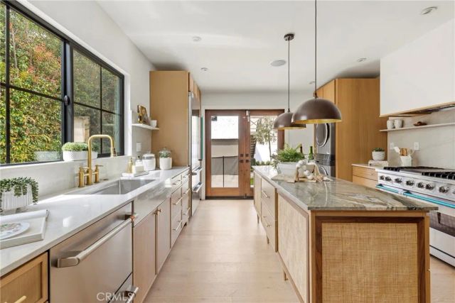 1519 Courtney Avenue, Los Angeles, CA 90046