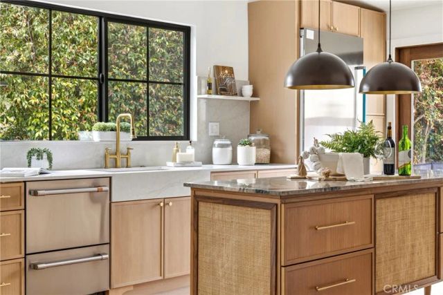 1519 Courtney Avenue, Los Angeles, CA 90046