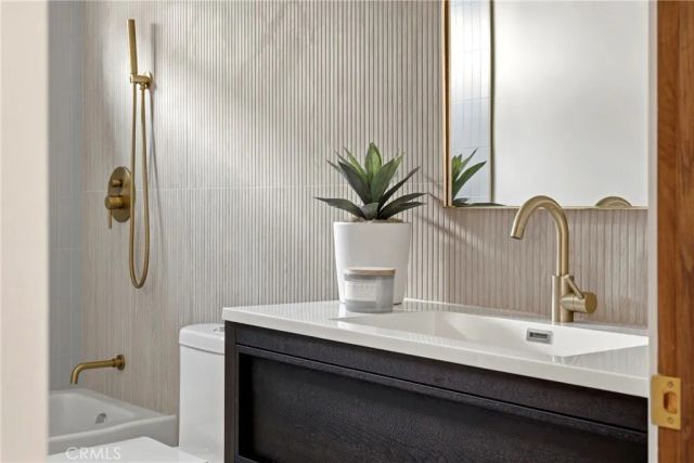 1519 Courtney Avenue, Los Angeles, CA 90046