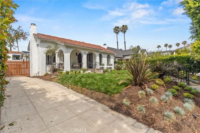 1519 Courtney Avenue, Los Angeles, CA 90046