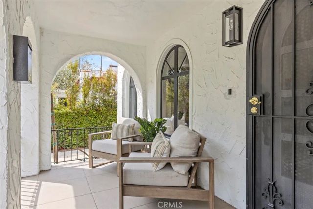 1519 Courtney Avenue, Los Angeles, CA 90046