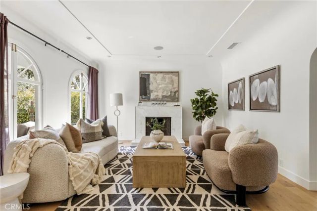 1519 Courtney Avenue, Los Angeles, CA 90046